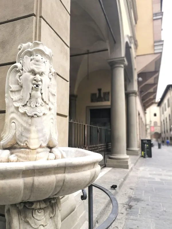 Fountain beside the Uffizi on Piazza del Grano