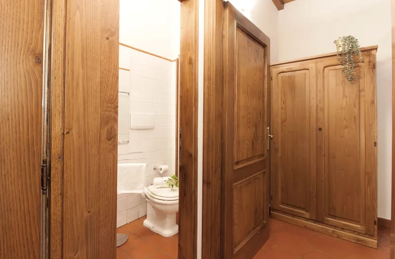 Shared service bathroom · entrance from the hallway